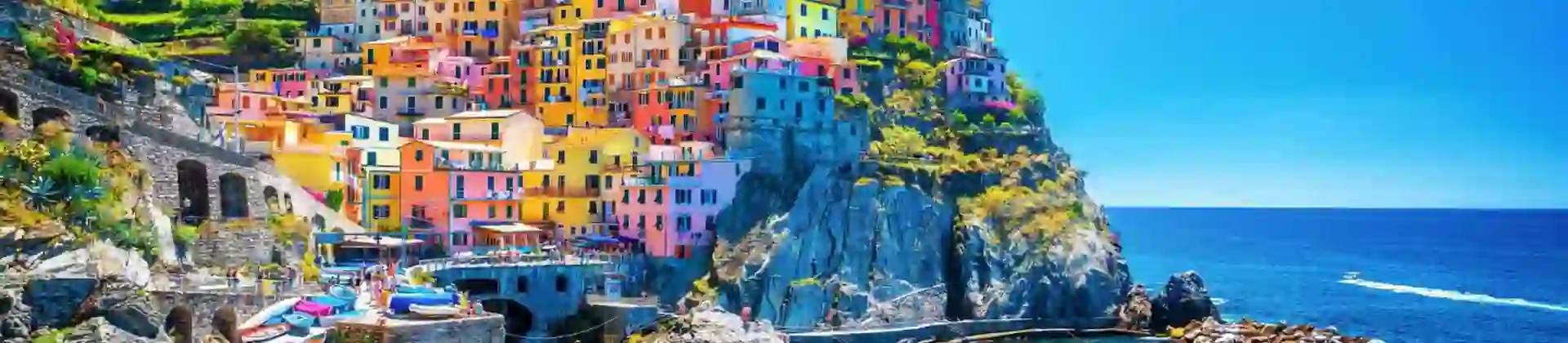 Colourful cliffside houses in Manarola in Cinque Terre, Italy, overlooking the sea