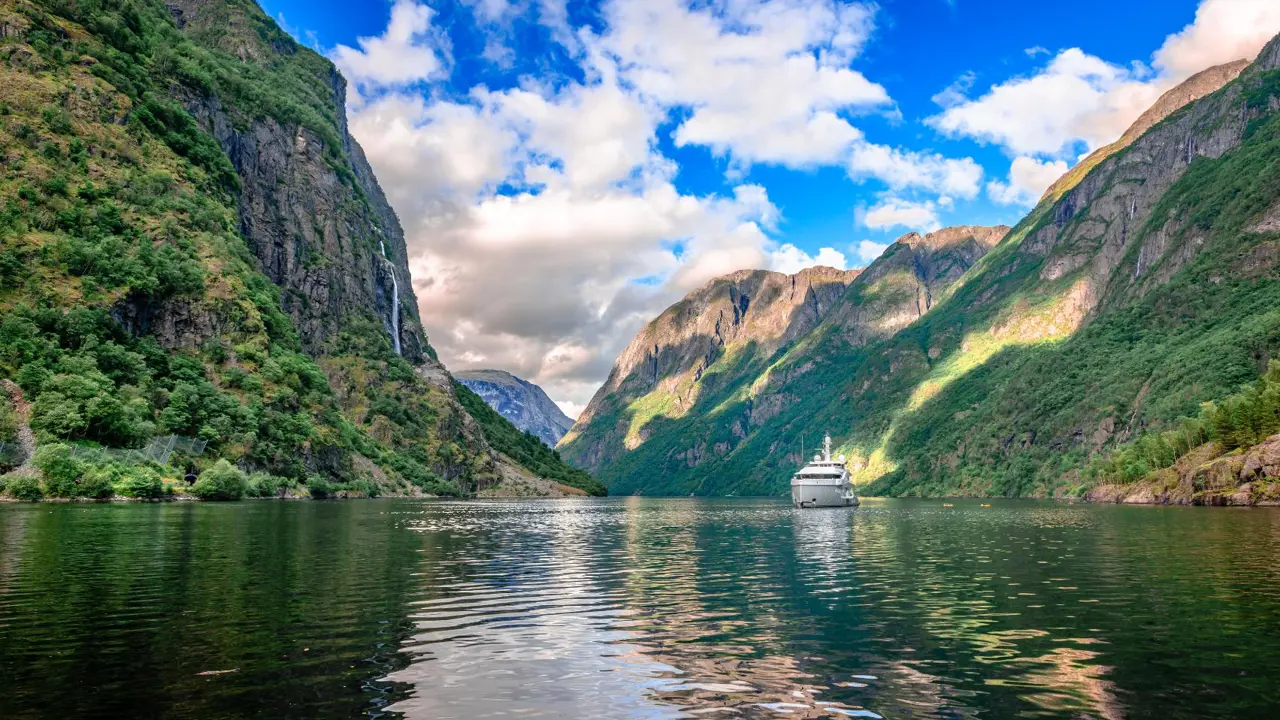 Tour boat, Aurlandsfjord