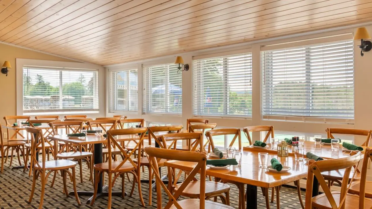 The Bethel Resort & Suites, Bethel, dining