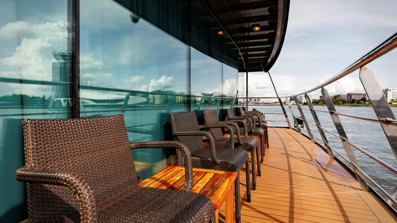 A ROSA CLEA Außenbereich Panoramalounge