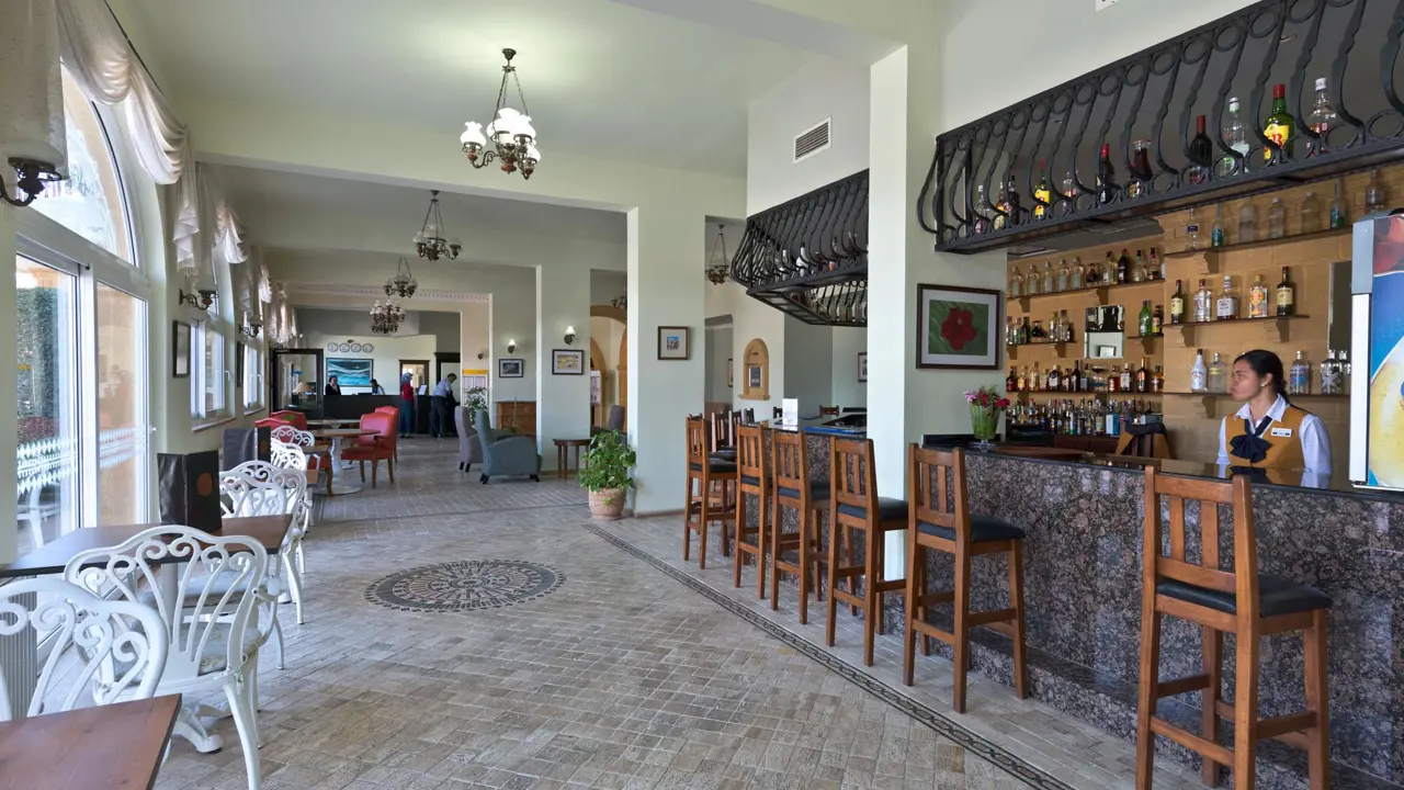 Altinkaya Hotel, Kyrenia, Bar