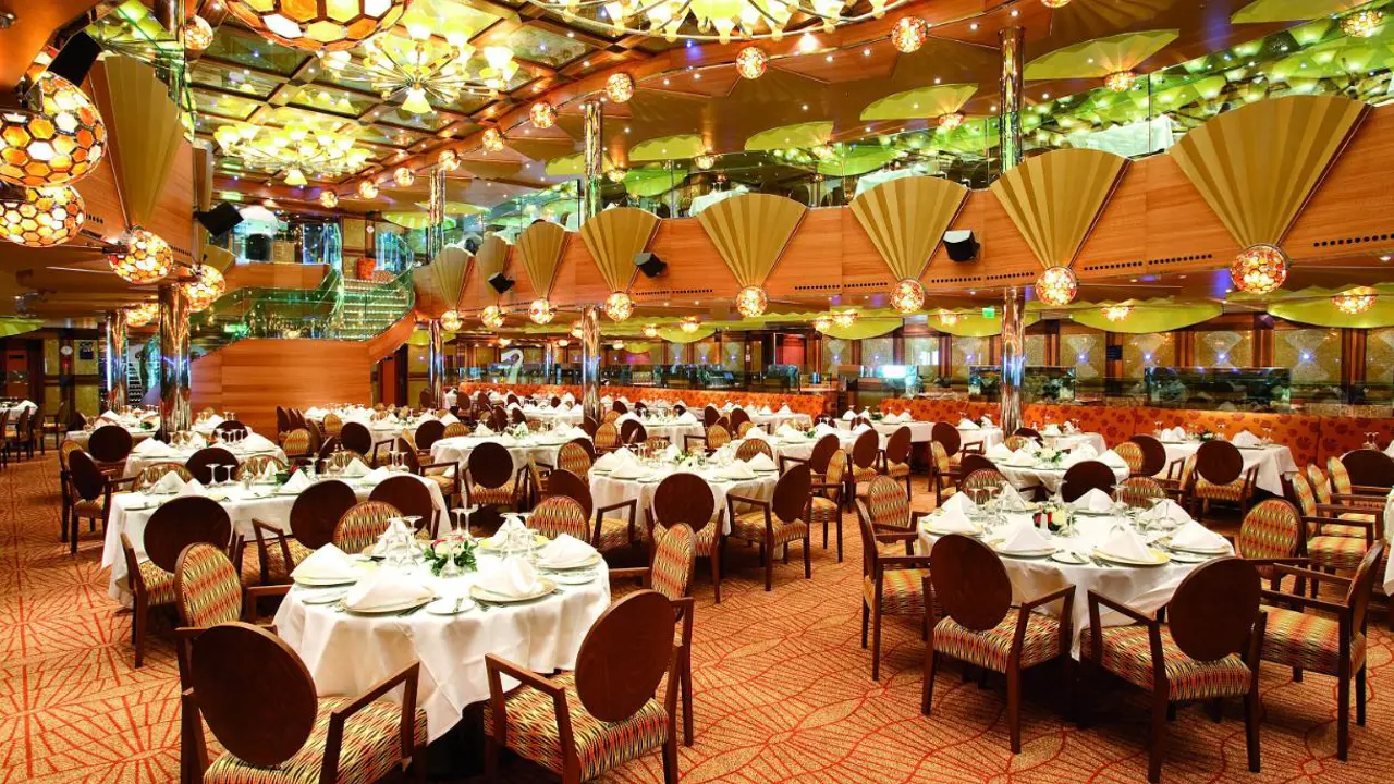MS Carnival Luminosa, dining