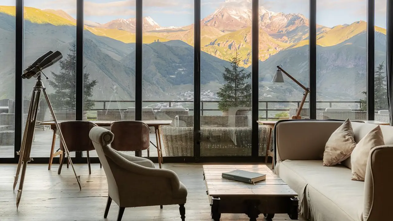 Rooms Hotel Kazbegi, Stepantsminda, lounge