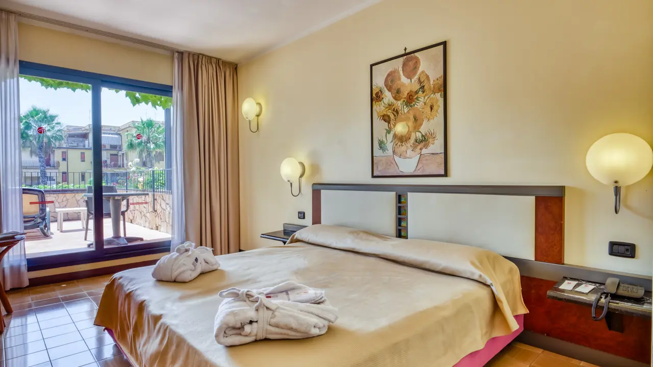 Hotel Caesar Palace, Giardini Naxos, bedoom