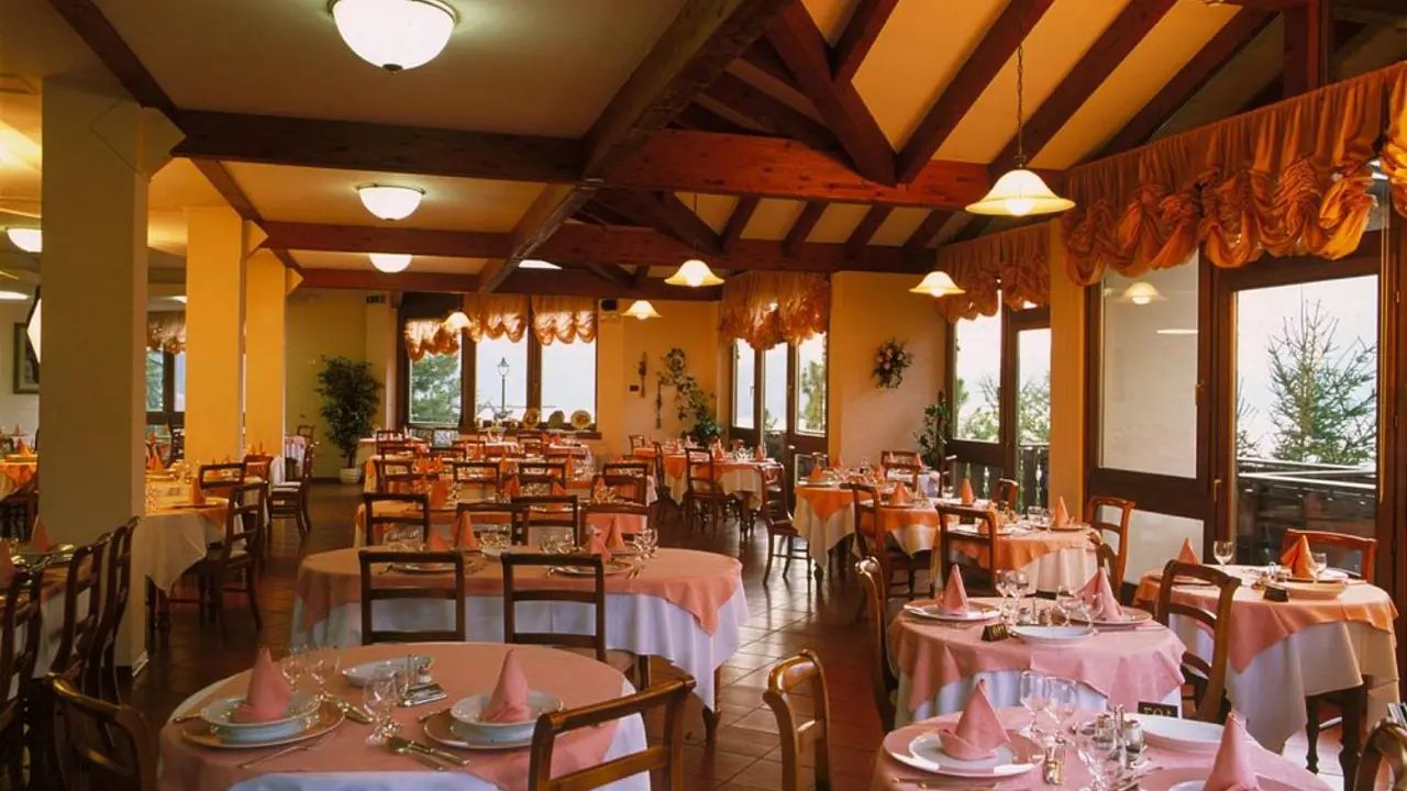 Hotel Ariston, Molveno, Dining