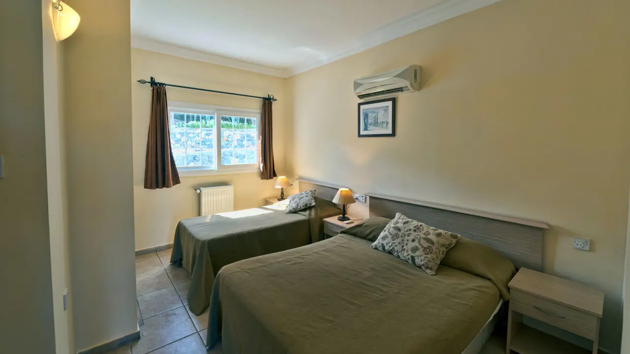 Altinkaya Hotel, Kyrenia, Bedroom
