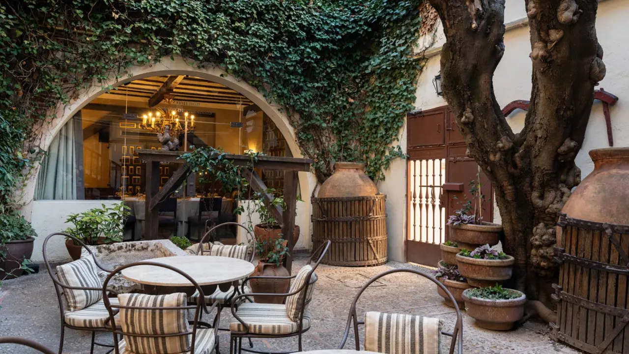 Parador de Alcalá de Henares, courtyard