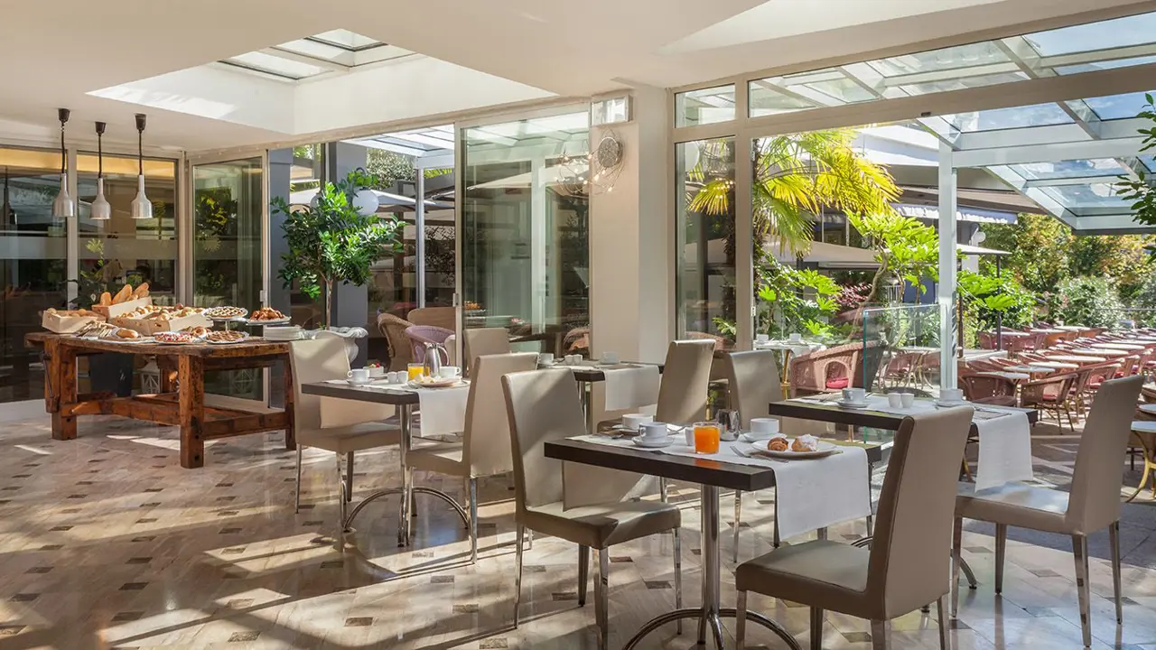 Continental Hotel, Torbole, Dining