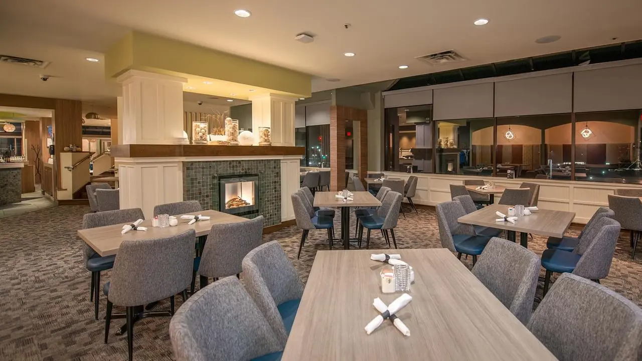 Coast Bastion Hotel, Nanaimo, dining