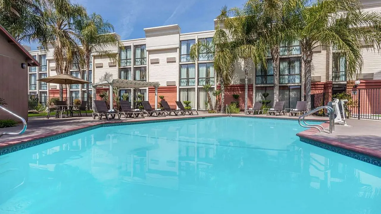 Wyndham Hotel, Visalia, pool