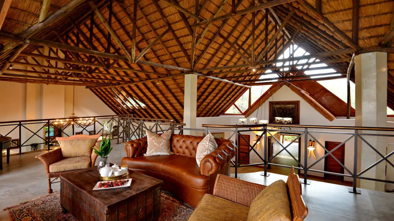 Kingfisher Villa Suites, Mabula Game Reserve, upstairs sitting area