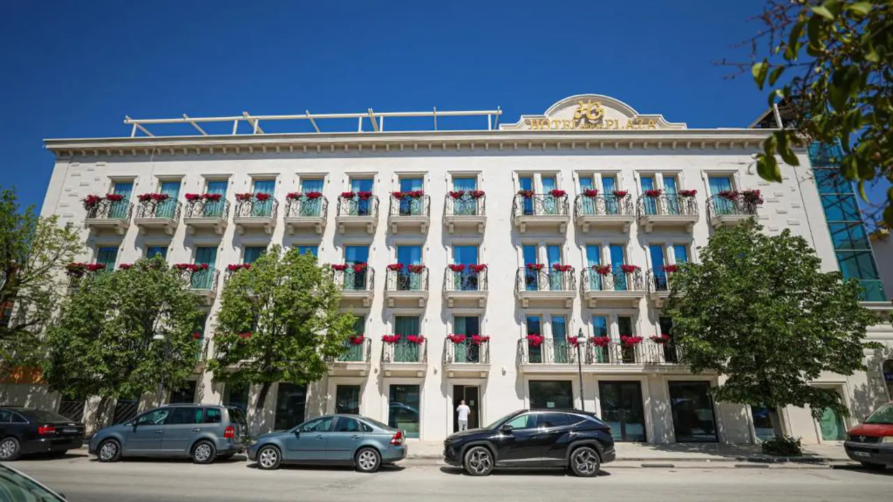 Hotel Plaza, Berat, exterior