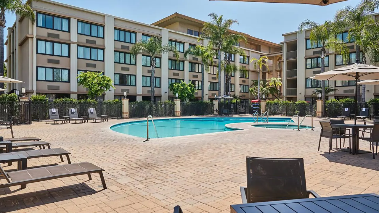 Doubletree by Hilton, Buena Park, pool