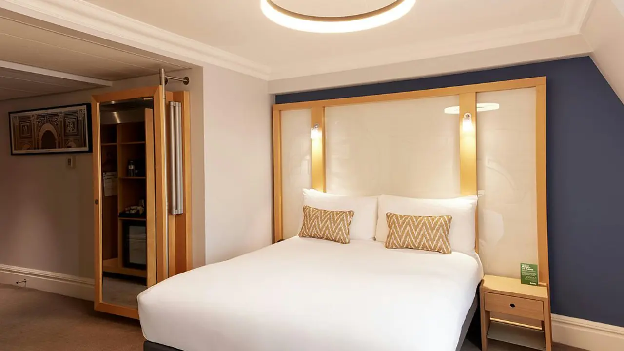 Thistle London Park Lane, London, Bedroom