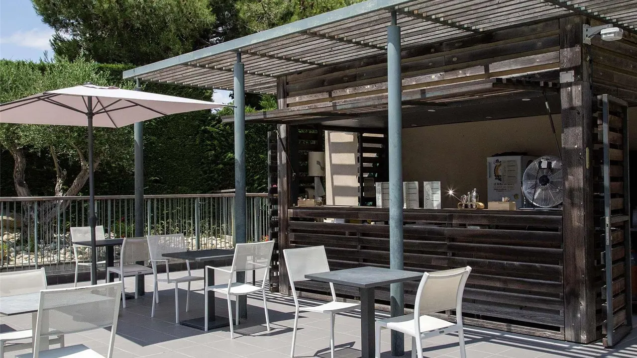 Mercure Carcassonne La Cité, Pool Bar