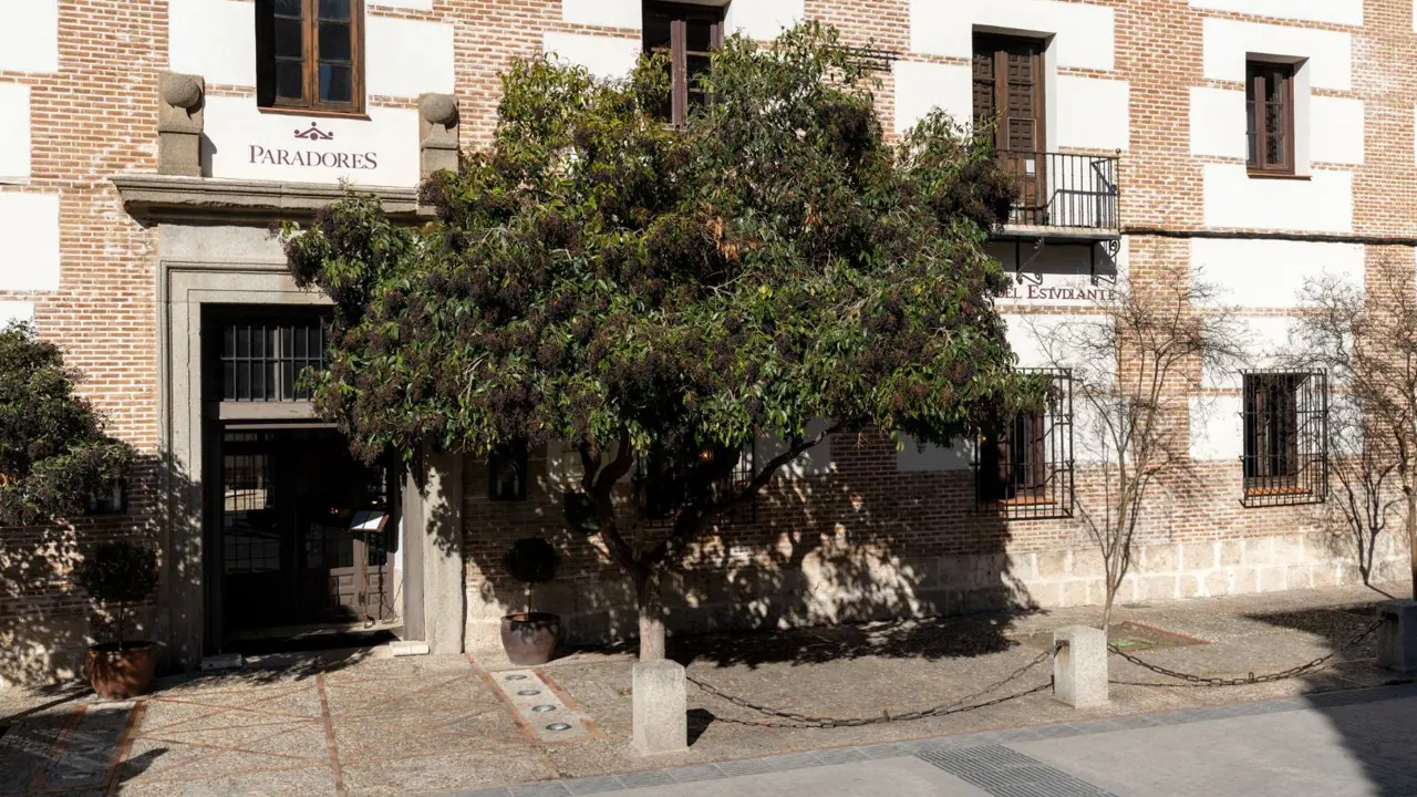 Parador de Alcalá de Henares, exterior