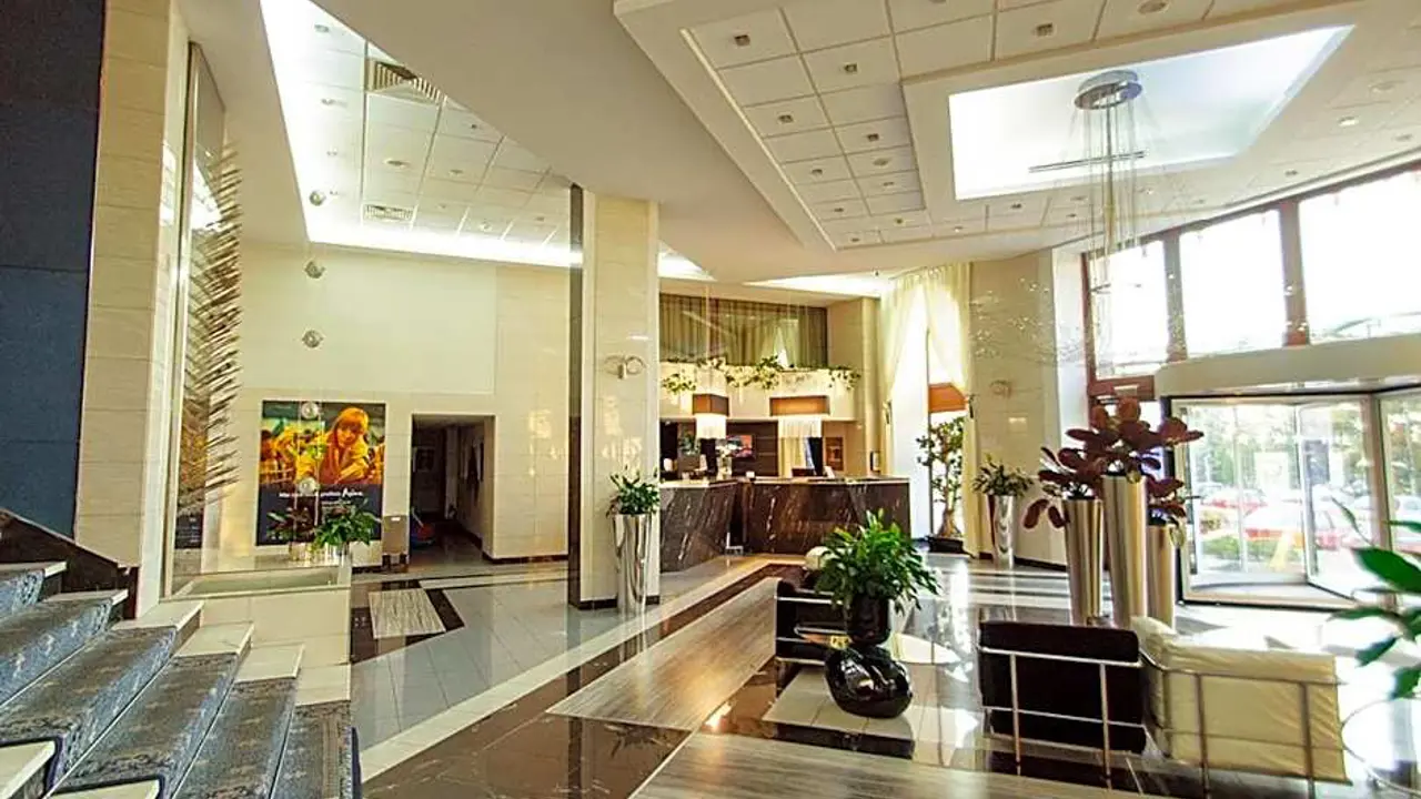 Continental Forum – Lobby
