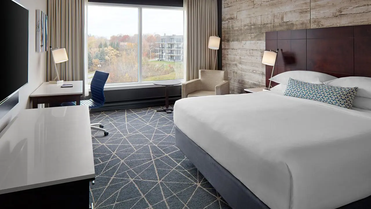 Delta Sherbrooke Hotel, Sherbrooke, bedroom