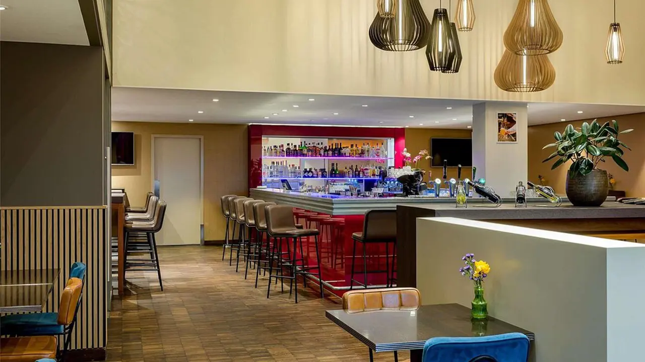 Movenpick Hotel Amsterdam City Centre, Amsterdam, Bar Lounge2