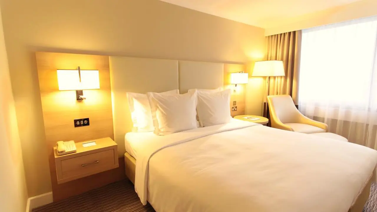 Renaissance Heathrow Dbl Room