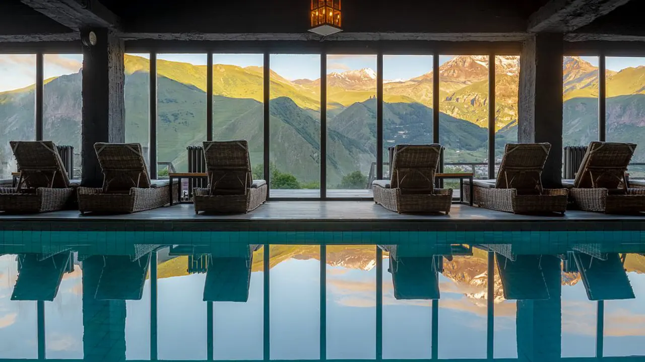 Rooms Hotel Kazbegi, Stepantsminda, pool