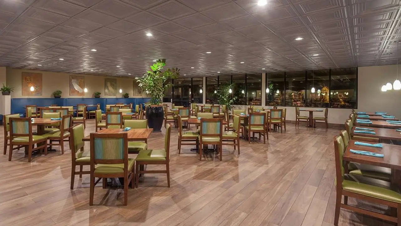Wyndham Hotel, Visalia, dining