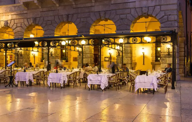 Restaurant in Verona with outdoor seating 