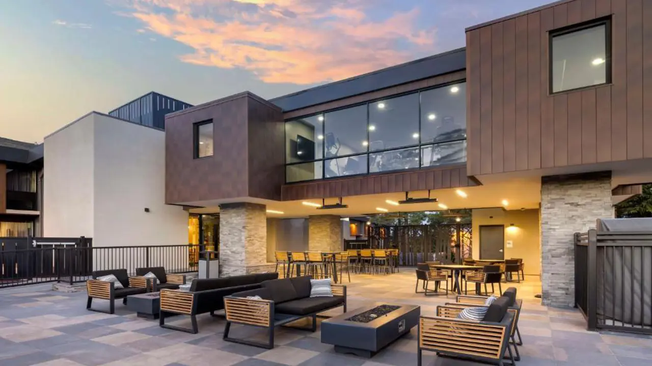 Aiden by Best Western, Flagstaff, terrace seating