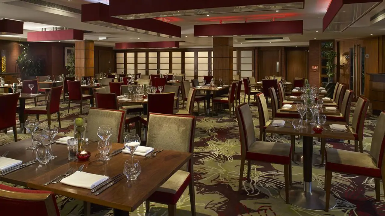 Bull Hotel Gerrards Cross Dining