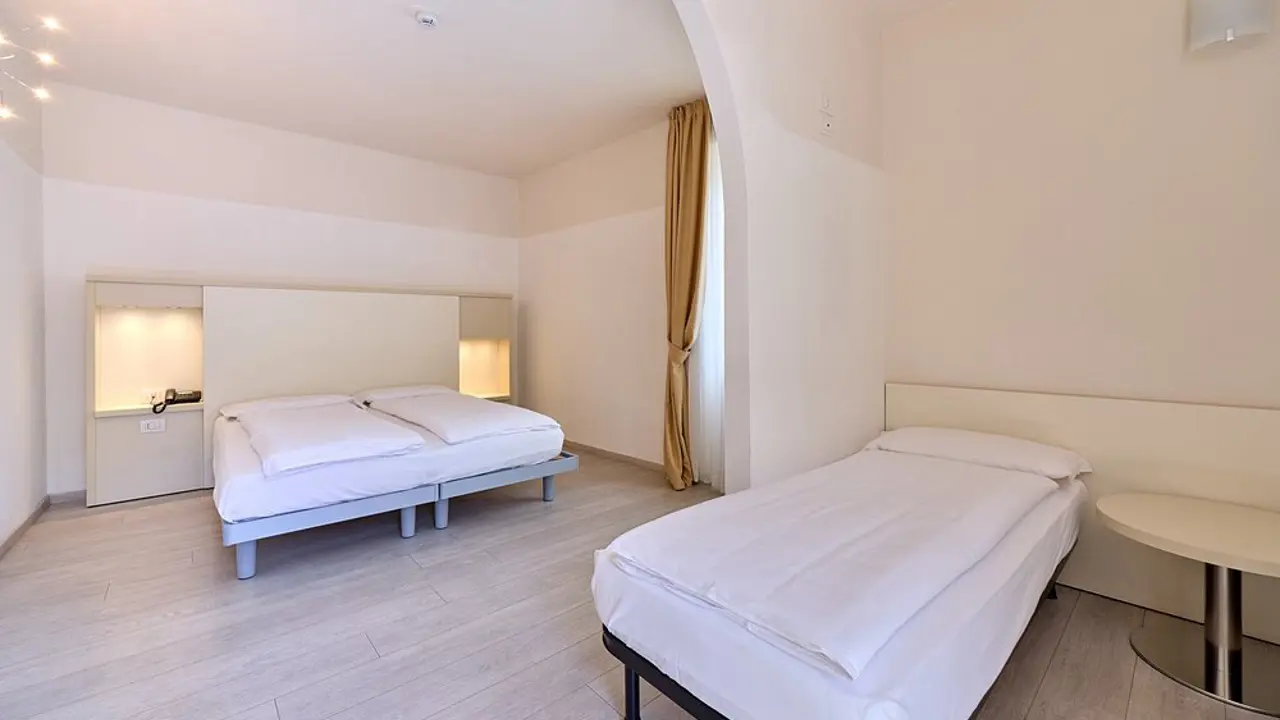 Hotel Geier, Torbole, Bedroom