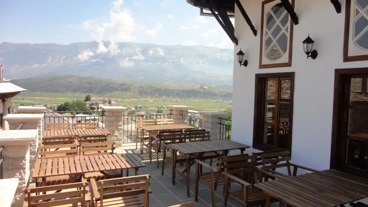 Hotel Kalemi 2, Gjirokastër, terrace