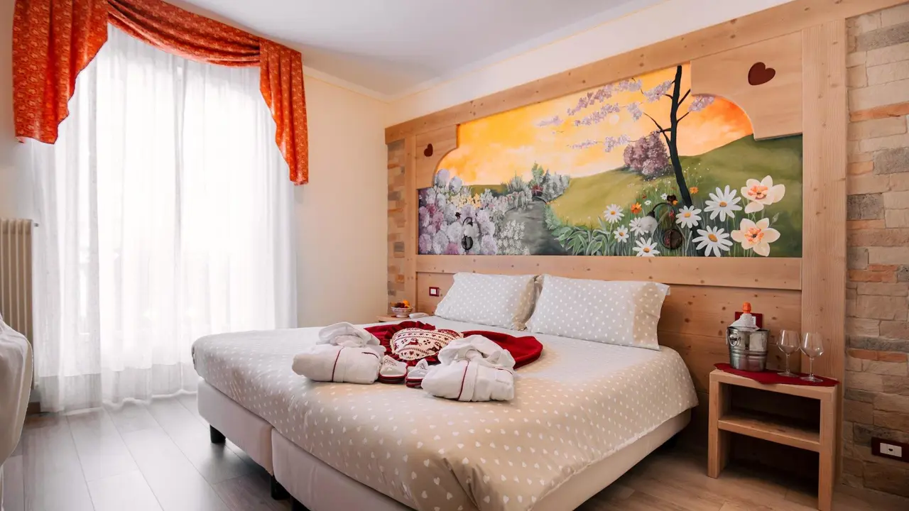 Hotel Des Alpes, Molveno, Bedroom