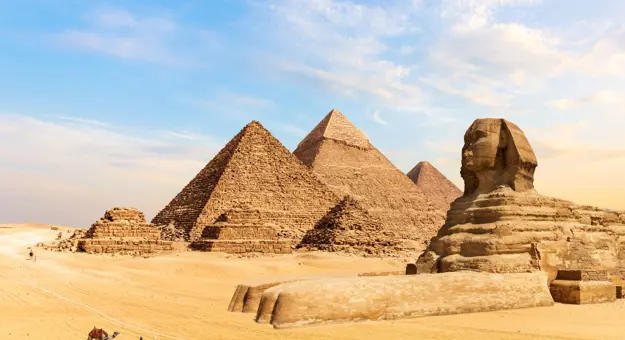 Great Sphinx and pyramids of Giza, Cairo