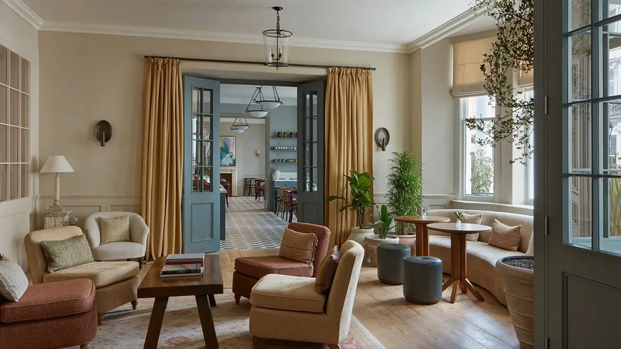 Miiro Templeton Garden, London, Lounge