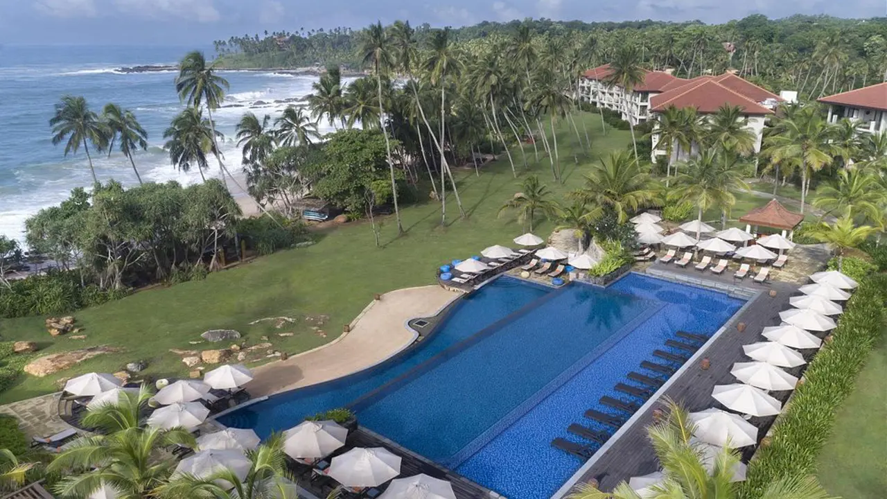 Anantara Peace Haven, Tangalle, pool and gardens