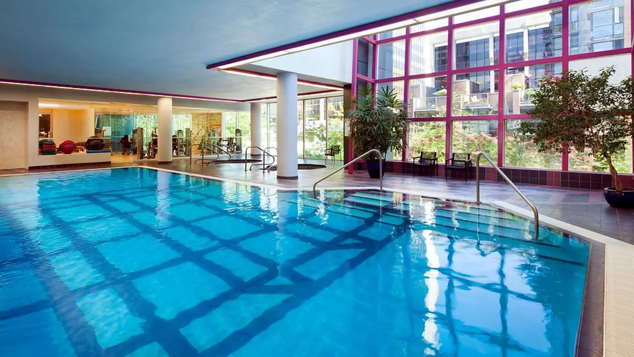 Sheraton Vancouver Wall Centre, Vancouver, pool