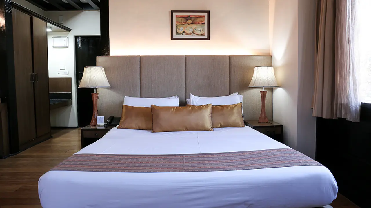 Tashi Namgay Resort, Paro, bedroom