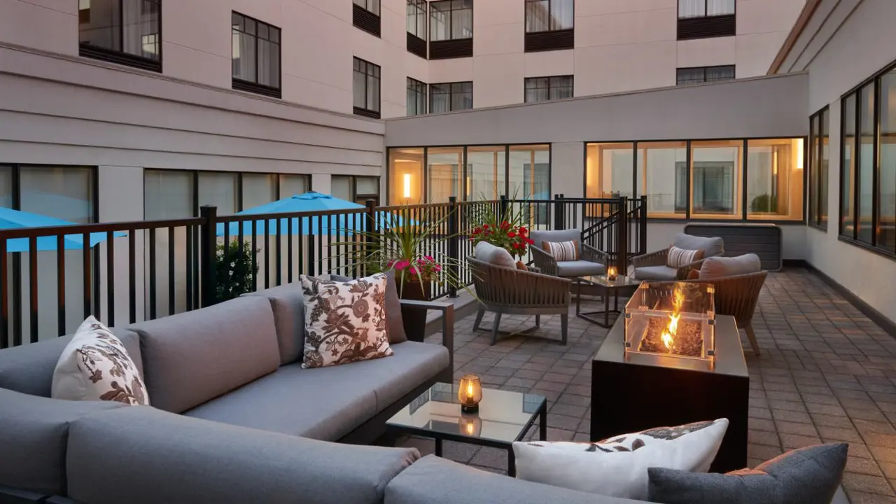 Courtyard By Marriott Downtown, Ottawa, terrace