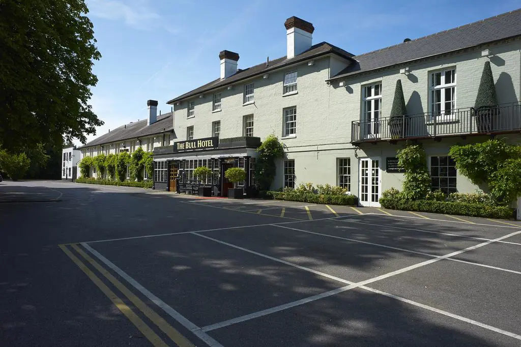 Bull Hotel Gerrards Cross Exterior