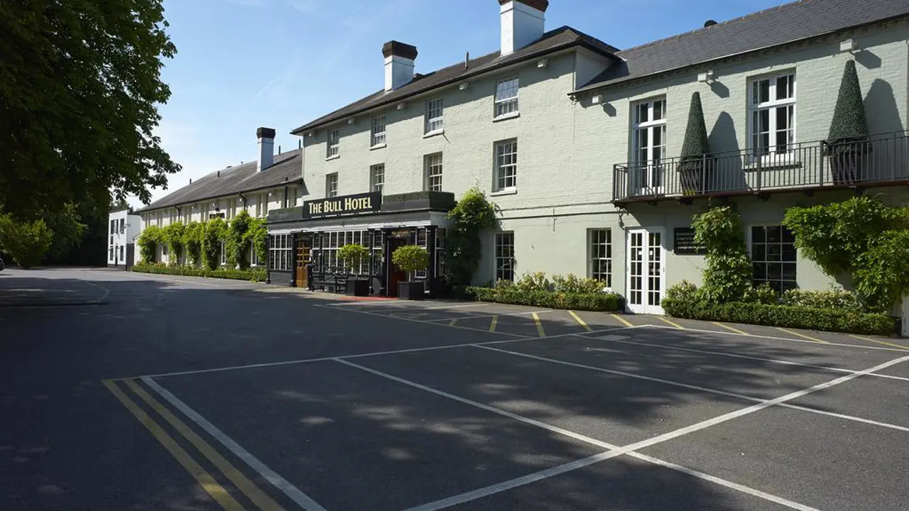 Bull Hotel Gerrards Cross Exterior