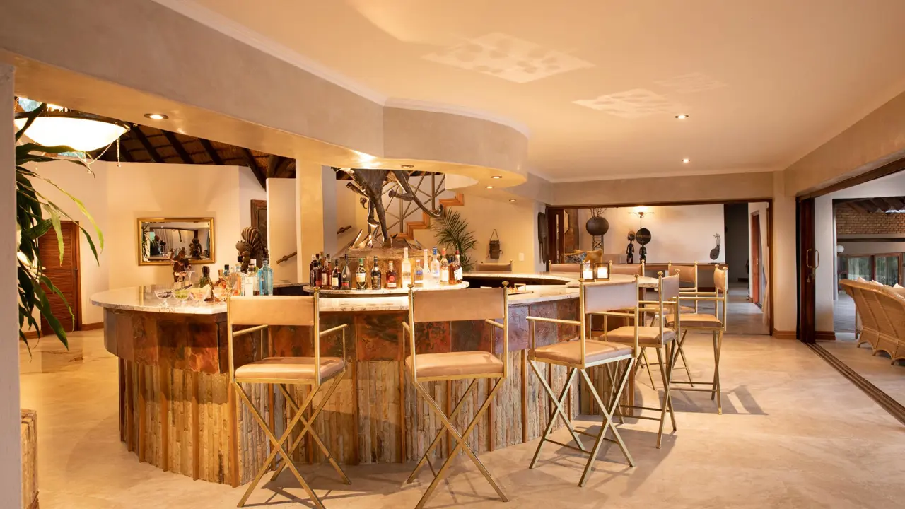 Kingfisher Villa Suites, Mabula Game Reserve, bar