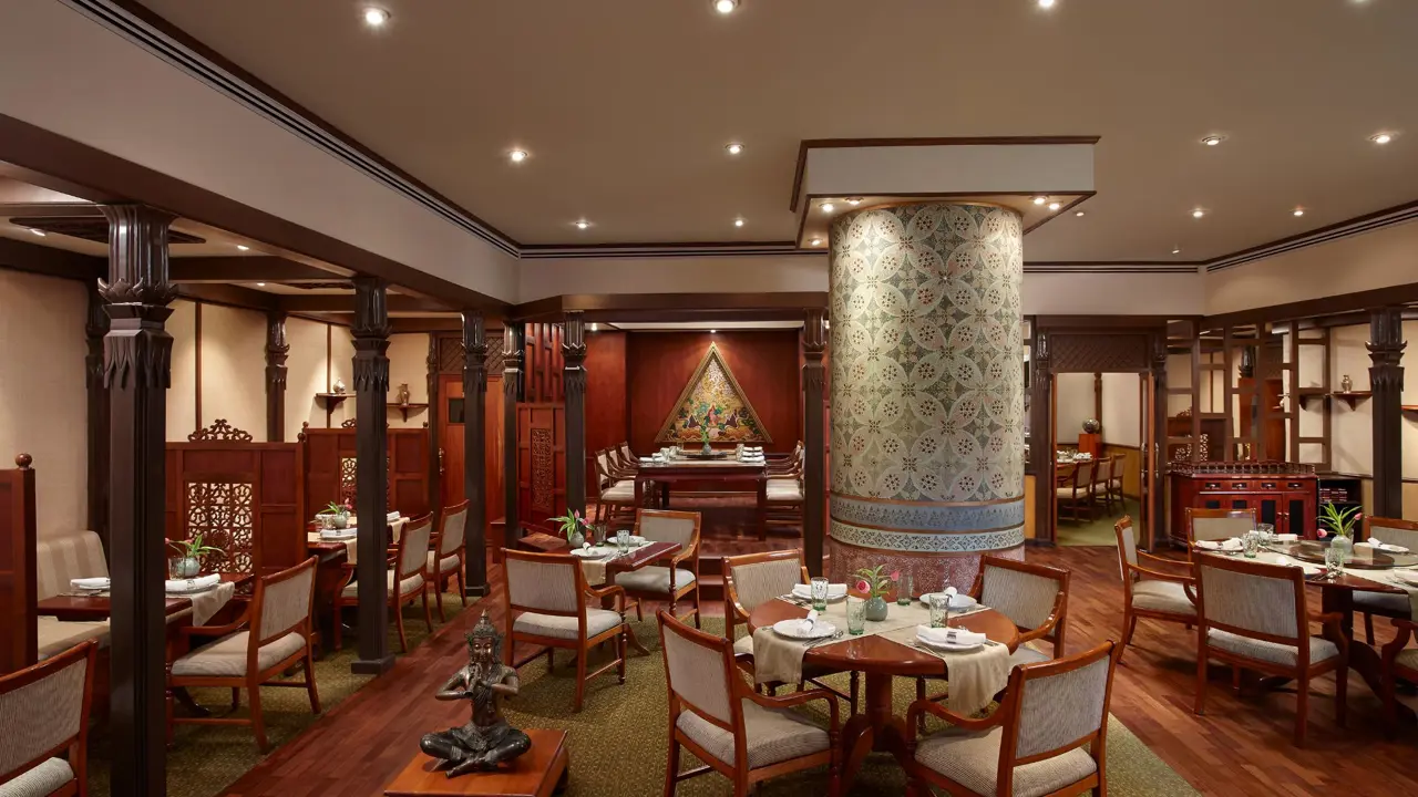 Cinnamon Lakeside, Colombo, dining
