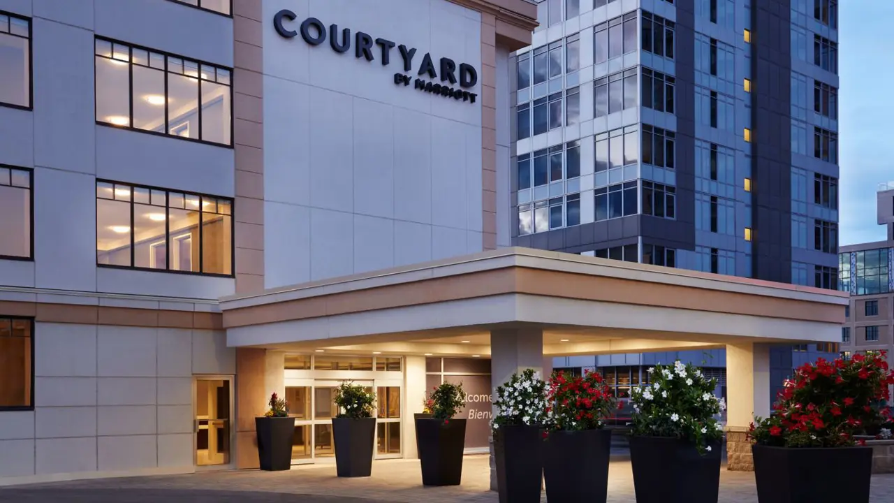 Courtyard By Marriott Downtown, Ottawa, exterior