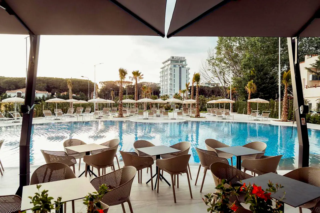 Delight Hotel & Spa, Golem, pool