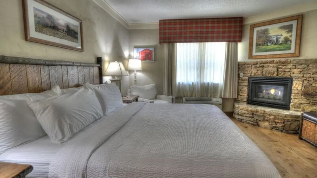 The Lodge at Five Oaks, Sevierville, bedroom