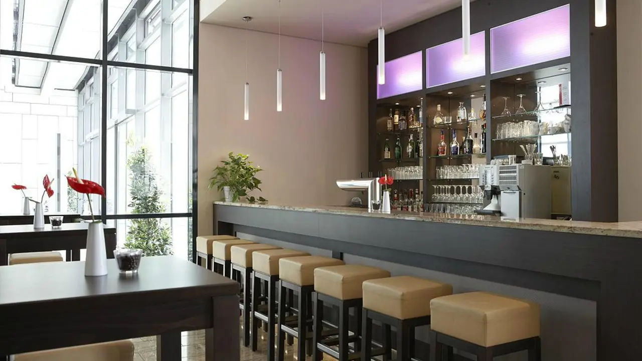Intercityhotel, Dresden, bar