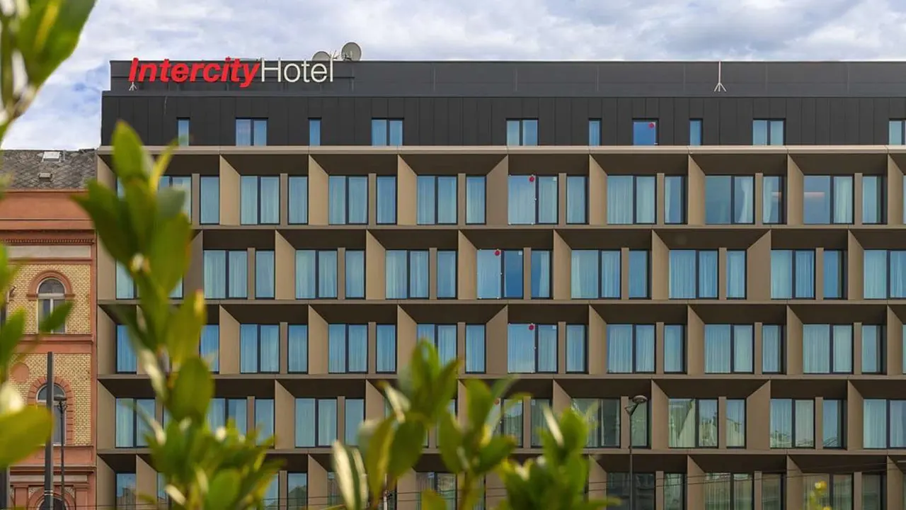 Intercityhotel, Budapest, exterior
