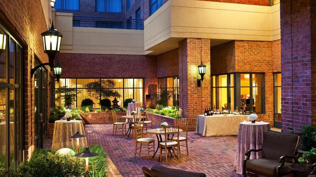 Sheraton Suites Old Town, Alexandria, terrace