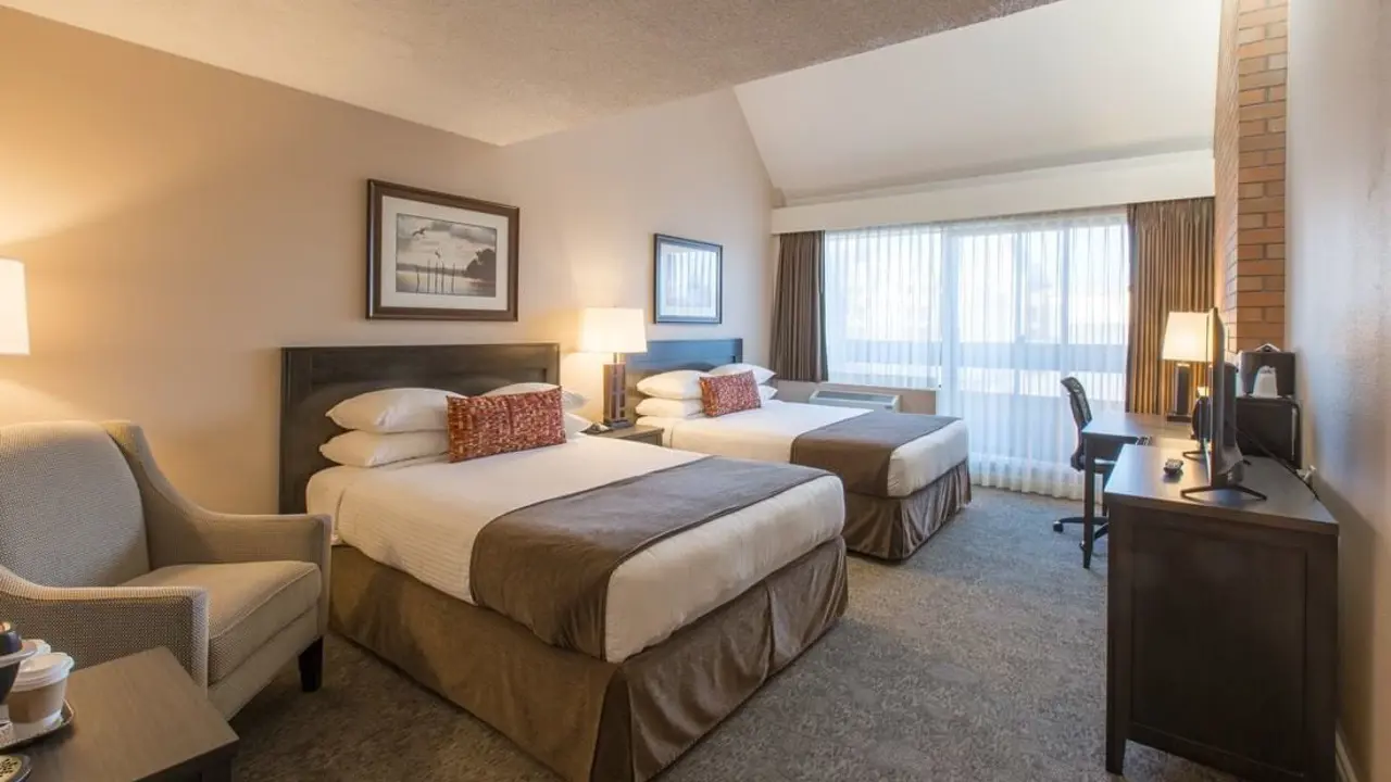 The Embassy Inn, Victoria, twin room