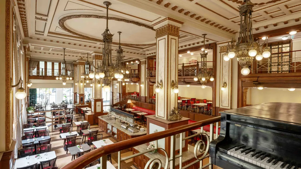 Mövenpick Hotel Budapest Centre, Budapest, dining